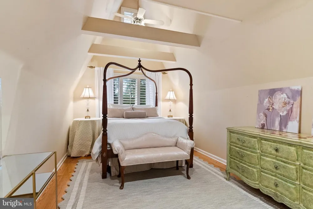 10205 CEDAR POND DRIVE Vienna, VA 22182