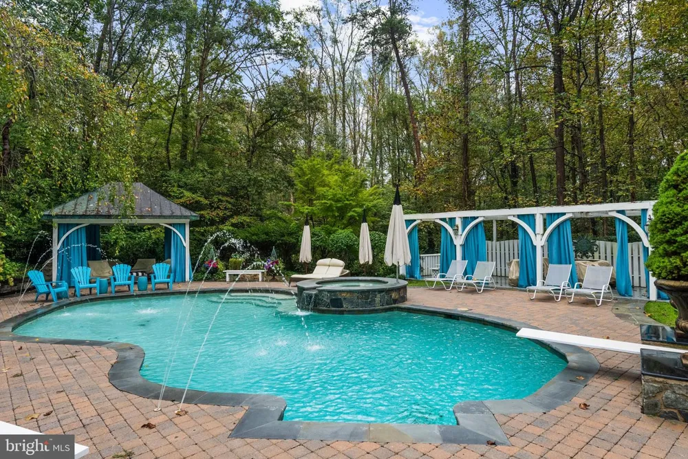 10205 CEDAR POND DRIVE Vienna, VA 22182