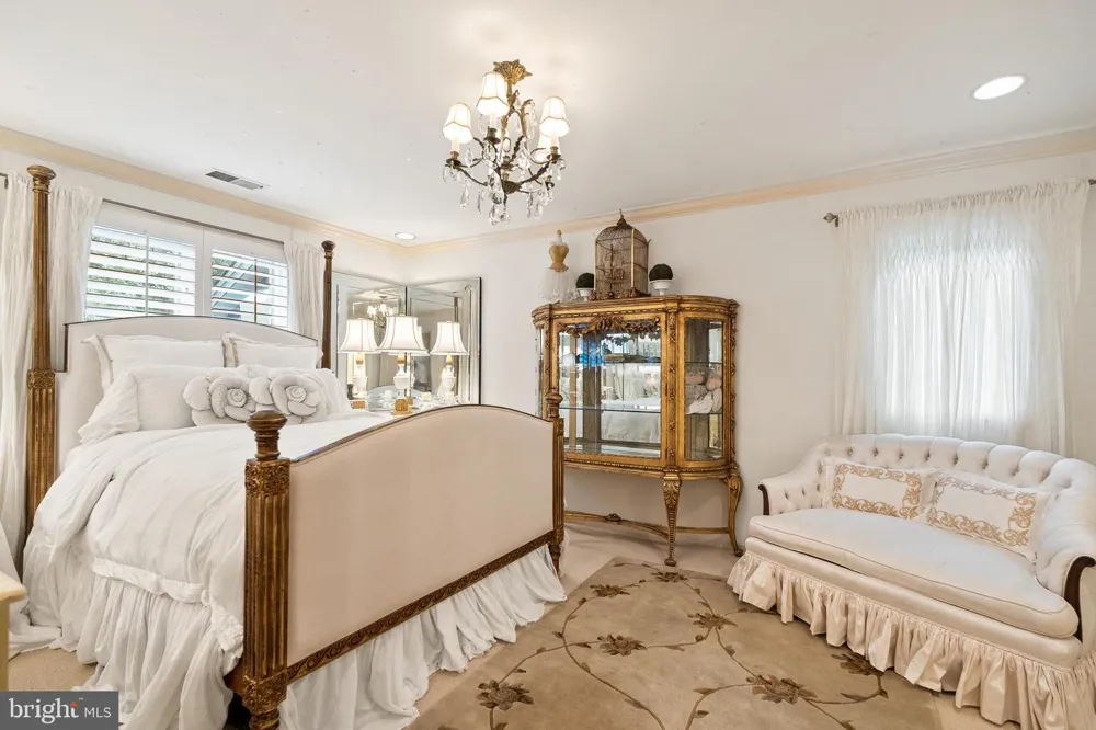 10205 CEDAR POND DRIVE Vienna, VA 22182