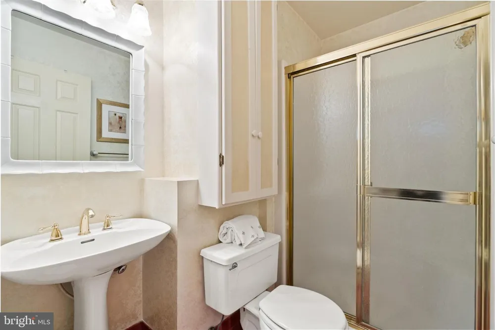 10205 CEDAR POND DRIVE Vienna, VA 22182