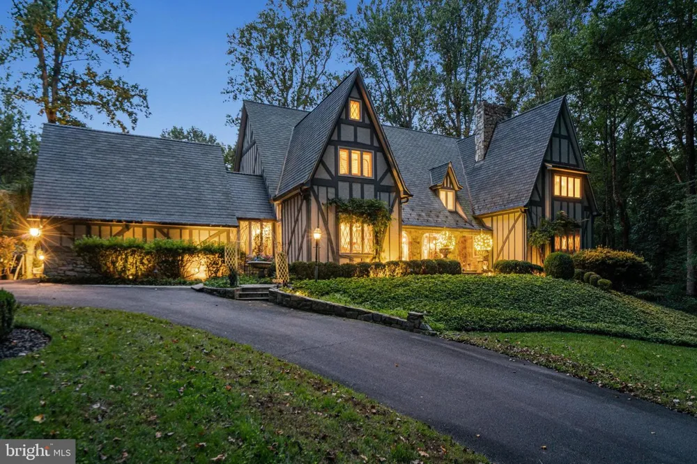 10205 CEDAR POND DRIVE Vienna, VA 22182