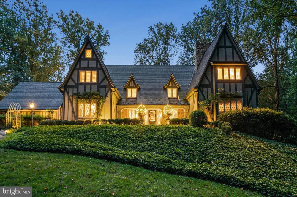 10205 CEDAR POND DRIVE Vienna, VA 22182