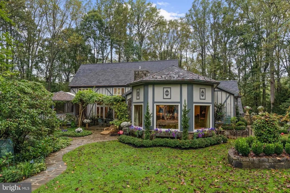 10205 CEDAR POND DRIVE Vienna, VA 22182