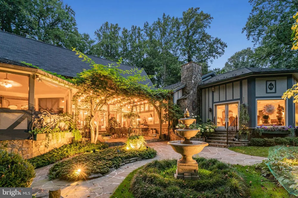 10205 CEDAR POND DRIVE Vienna, VA 22182