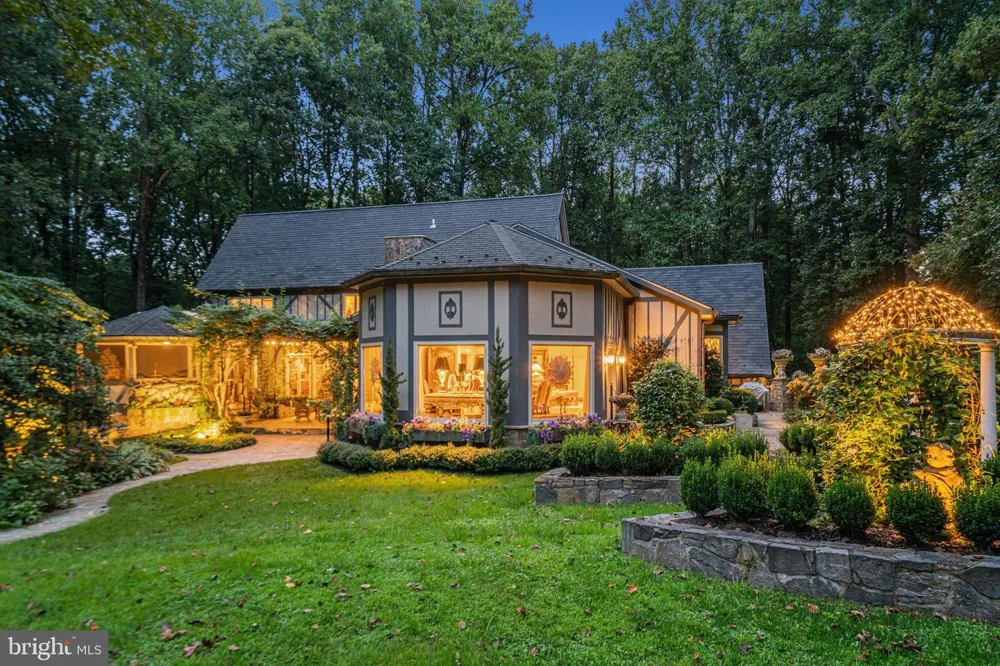 10205 CEDAR POND DRIVE Vienna, VA 22182