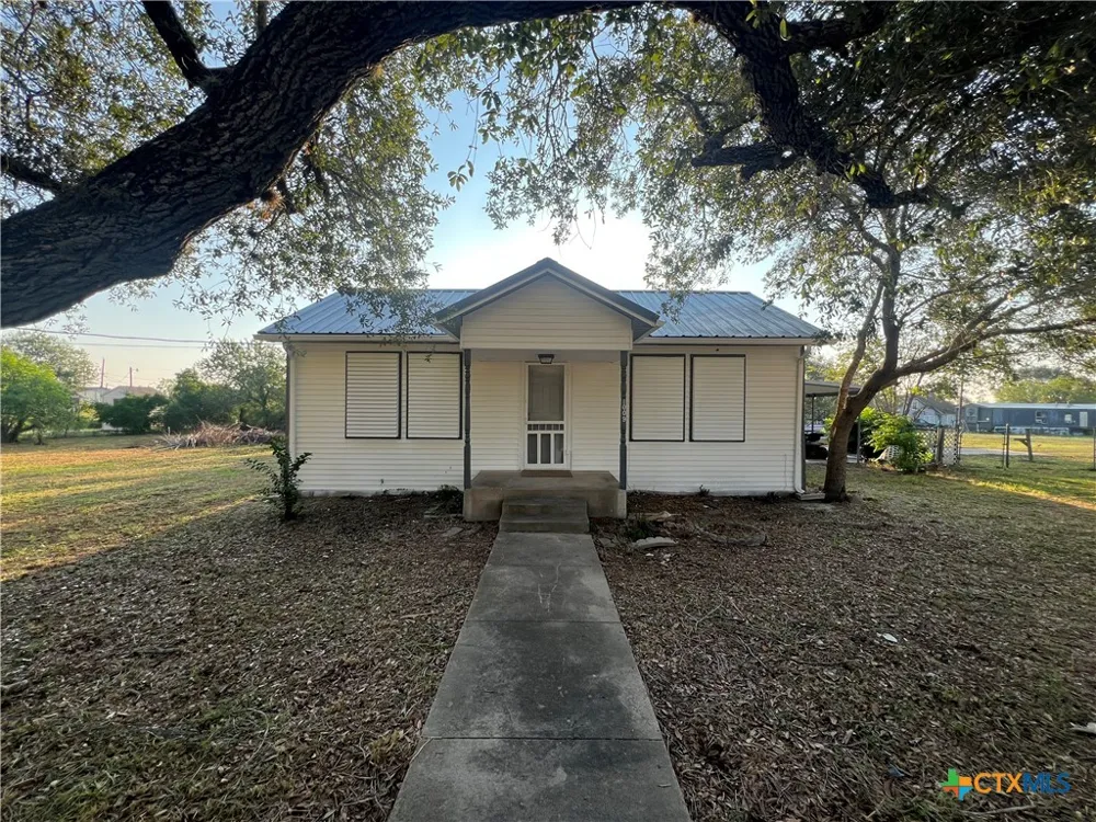 1009 Oak Street Refugio, TX 78377