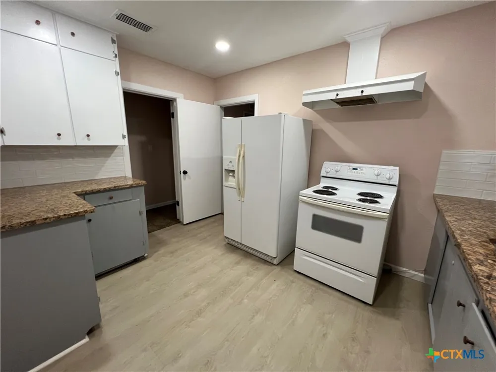 1009 Oak Street Refugio, TX 78377