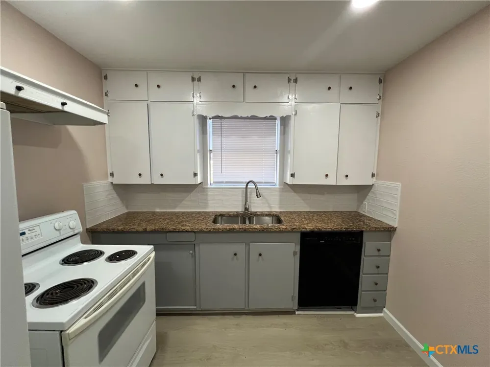 1009 Oak Street Refugio, TX 78377