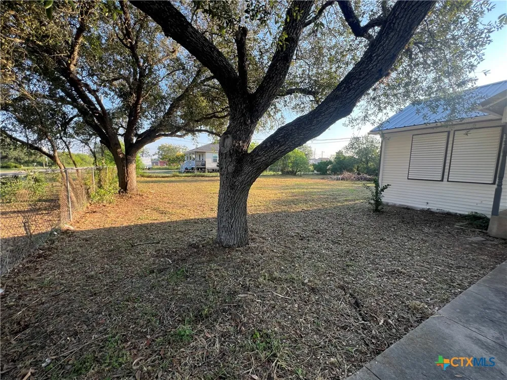 1009 Oak Street Refugio, TX 78377