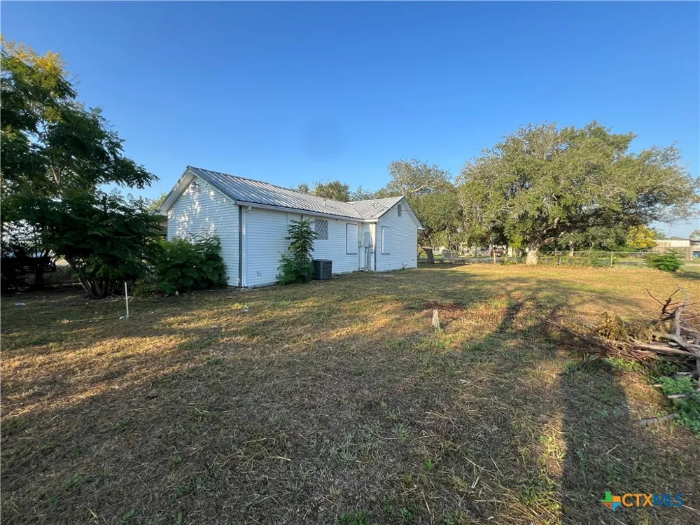 1009 Oak Street Refugio, TX 78377