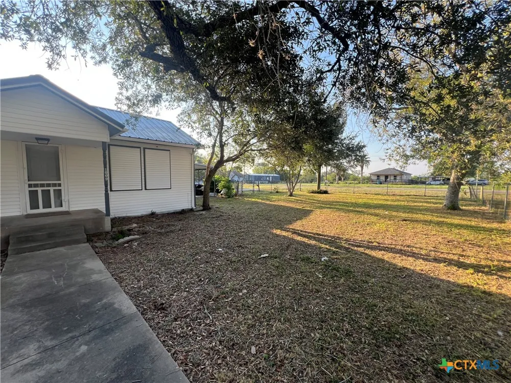 1009 Oak Street Refugio, TX 78377