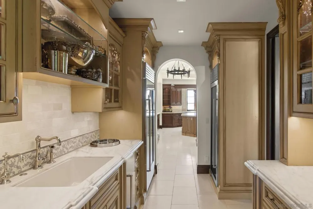 17872 Via De Fortuna Rancho Santa Fe, CA 92067