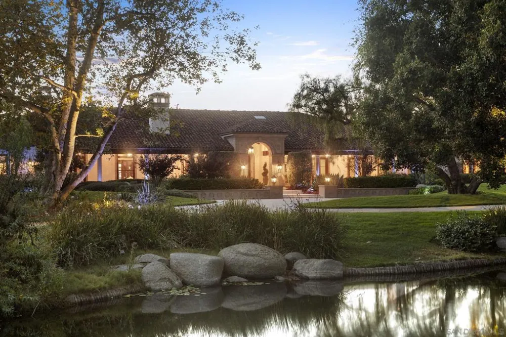 17872 Via De Fortuna Rancho Santa Fe, CA 92067