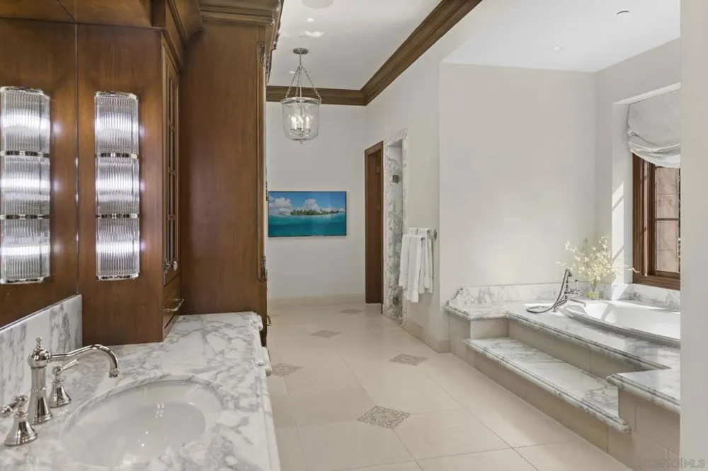 17872 Via De Fortuna Rancho Santa Fe, CA 92067