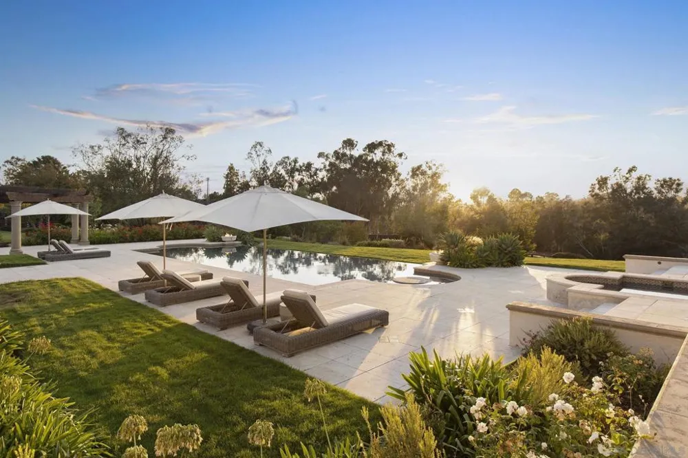 17872 Via De Fortuna Rancho Santa Fe, CA 92067