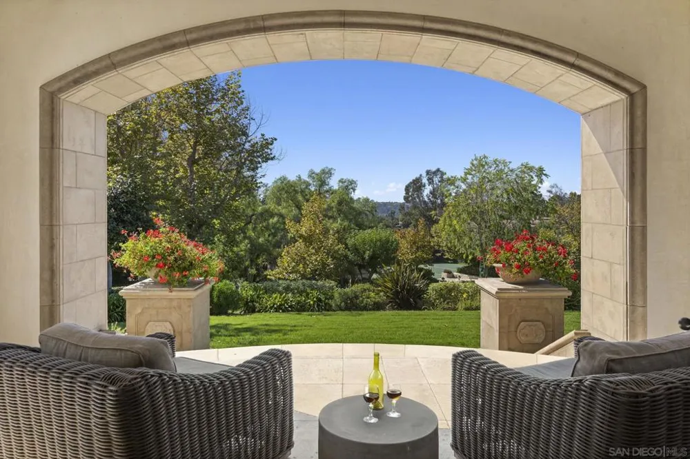 17872 Via De Fortuna Rancho Santa Fe, CA 92067