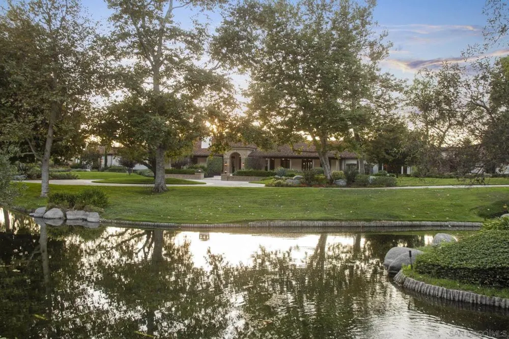17872 Via De Fortuna Rancho Santa Fe, CA 92067