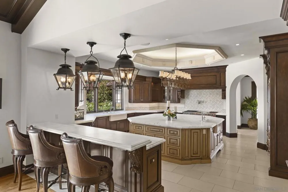 17872 Via De Fortuna Rancho Santa Fe, CA 92067
