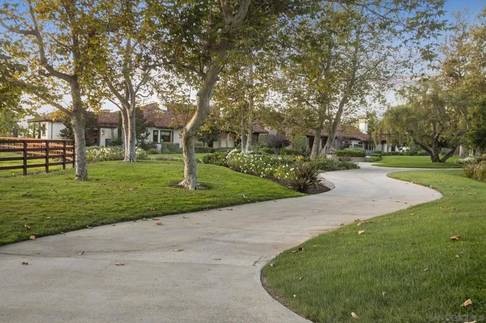 17872 Via De Fortuna Rancho Santa Fe, CA 92067