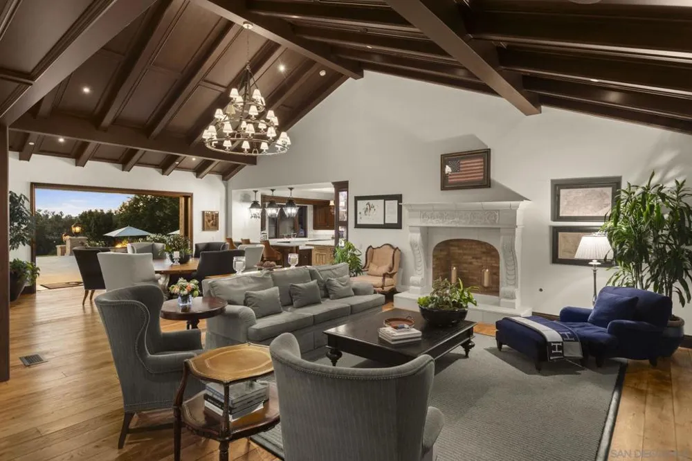 17872 Via De Fortuna Rancho Santa Fe, CA 92067