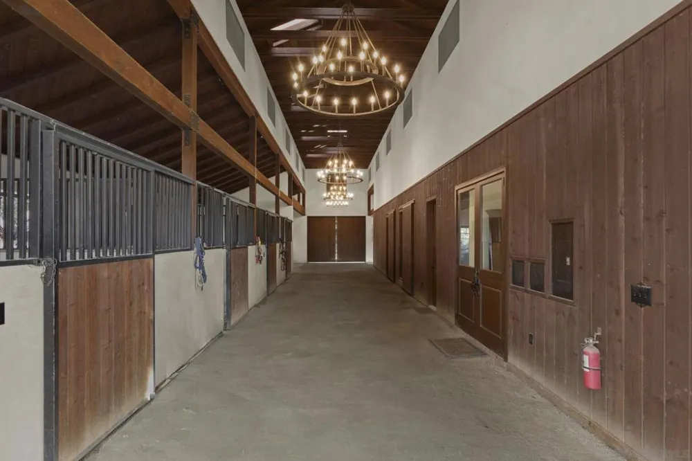 17872 Via De Fortuna Rancho Santa Fe, CA 92067