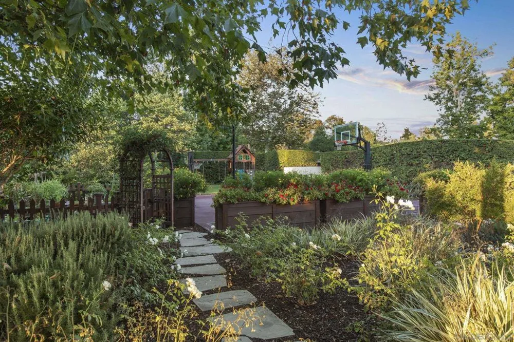 17872 Via De Fortuna Rancho Santa Fe, CA 92067