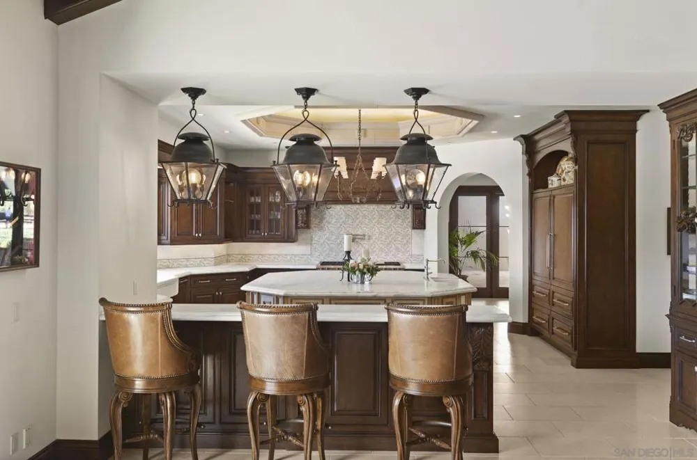 17872 Via De Fortuna Rancho Santa Fe, CA 92067