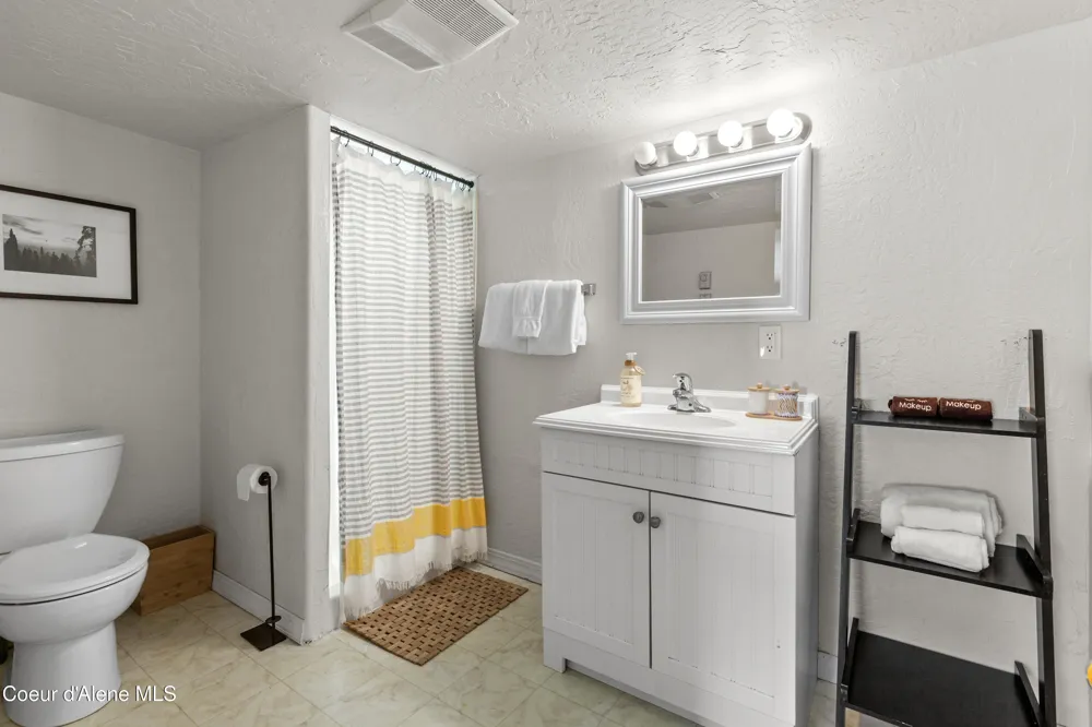 16862 E BOILEAUS G DOCK Bayview, ID 83803