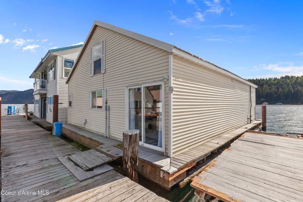 16862 E BOILEAUS G DOCK Bayview, ID 83803