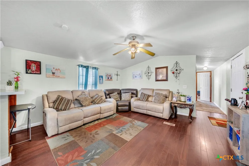 11791 Kinney Road Atascosa, TX 78002