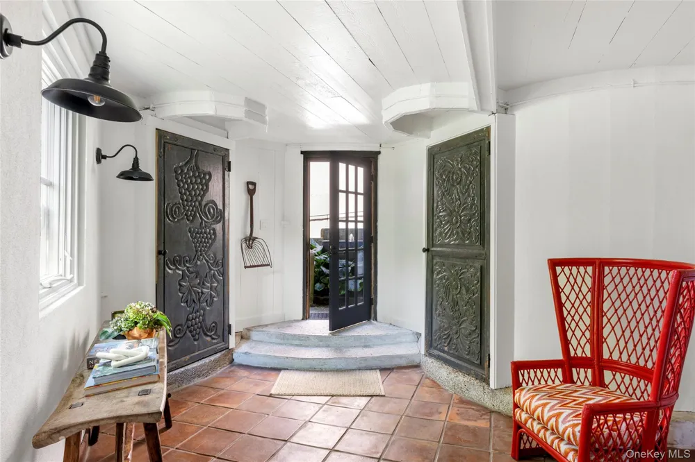 26 Ruxton Road East Hampton, NY 11937
