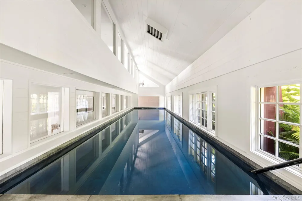 26 Ruxton Road East Hampton, NY 11937