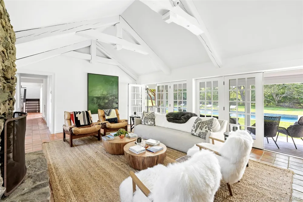 26 Ruxton Road East Hampton, NY 11937