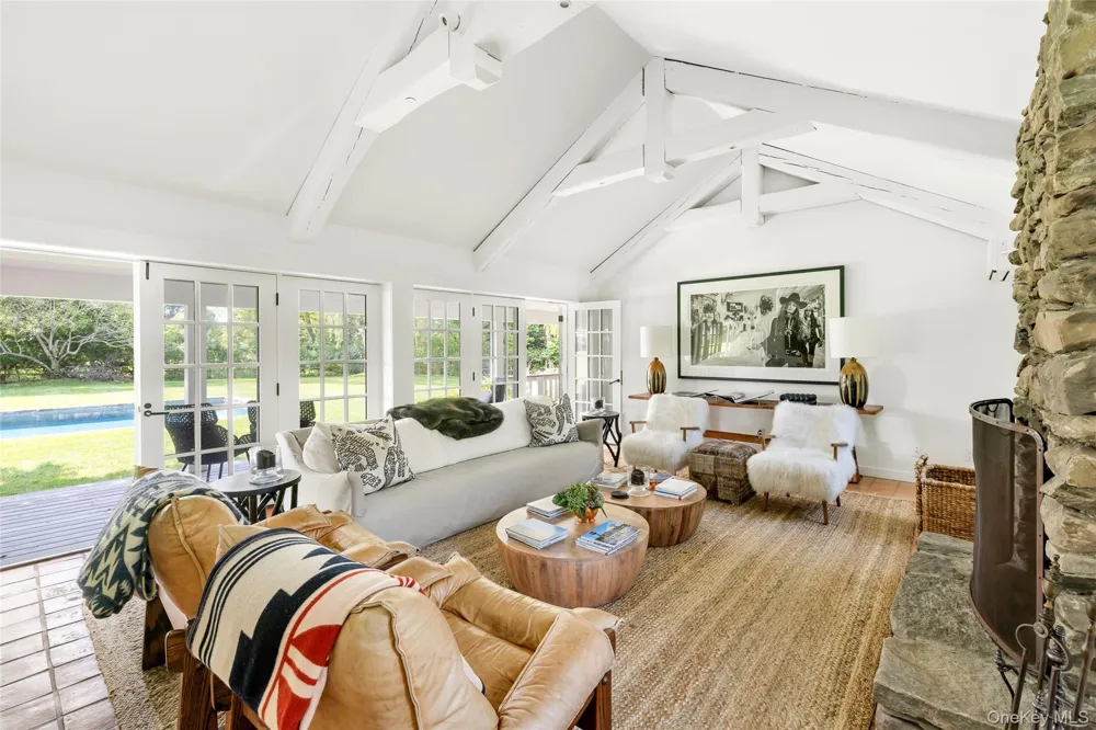 26 Ruxton Road East Hampton, NY 11937