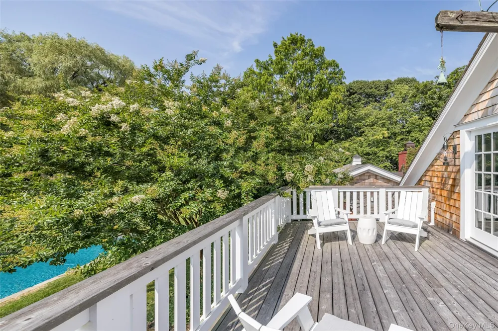 26 Ruxton Road East Hampton, NY 11937