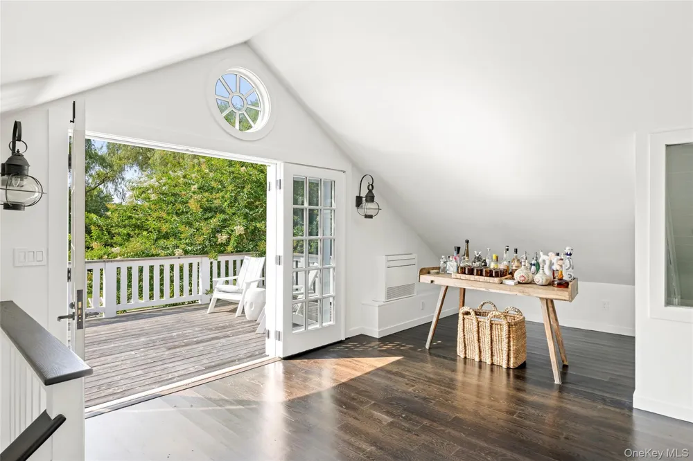 26 Ruxton Road East Hampton, NY 11937