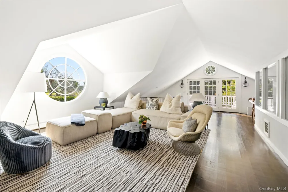 26 Ruxton Road East Hampton, NY 11937