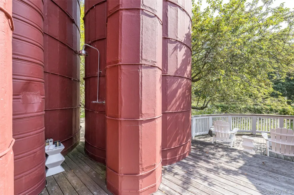 26 Ruxton Road East Hampton, NY 11937