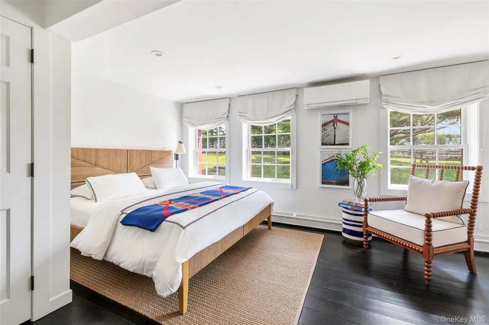 26 Ruxton Road East Hampton, NY 11937