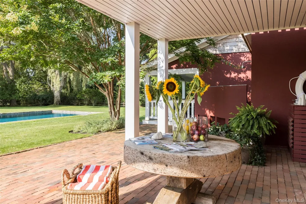 26 Ruxton Road East Hampton, NY 11937
