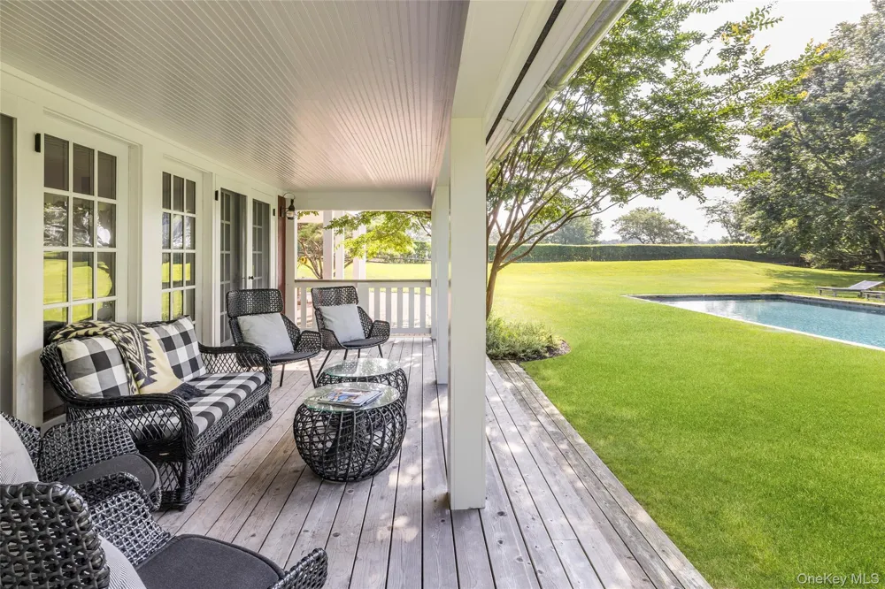 26 Ruxton Road East Hampton, NY 11937
