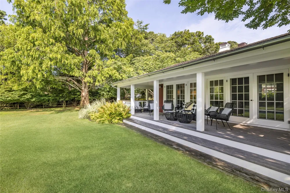 26 Ruxton Road East Hampton, NY 11937