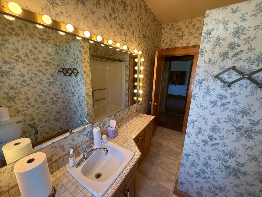 312 10th Avenue Casselton, ND 58012