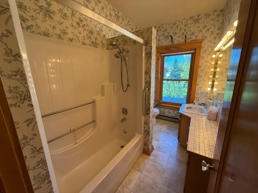 312 10th Avenue Casselton, ND 58012