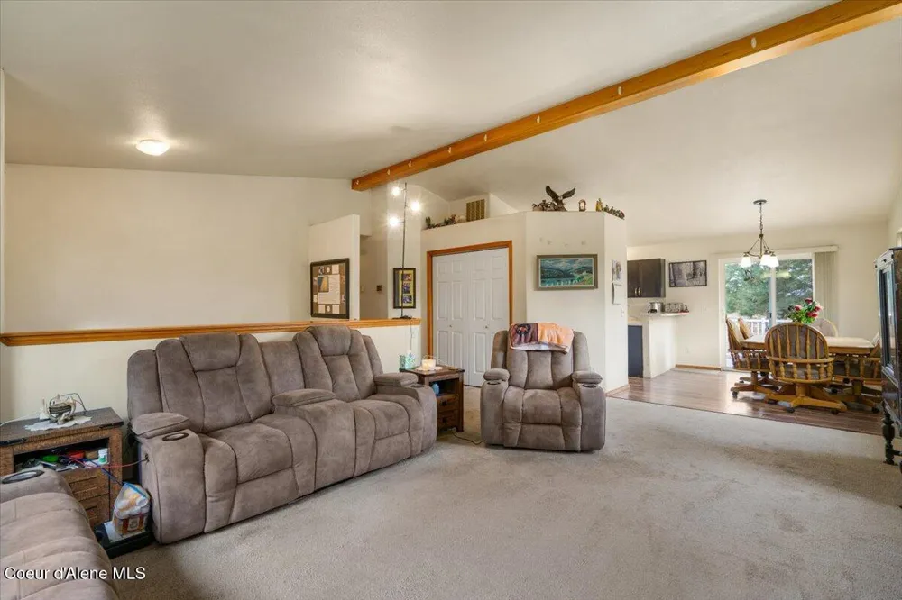 811 E Seasons Road Athol, ID 83801