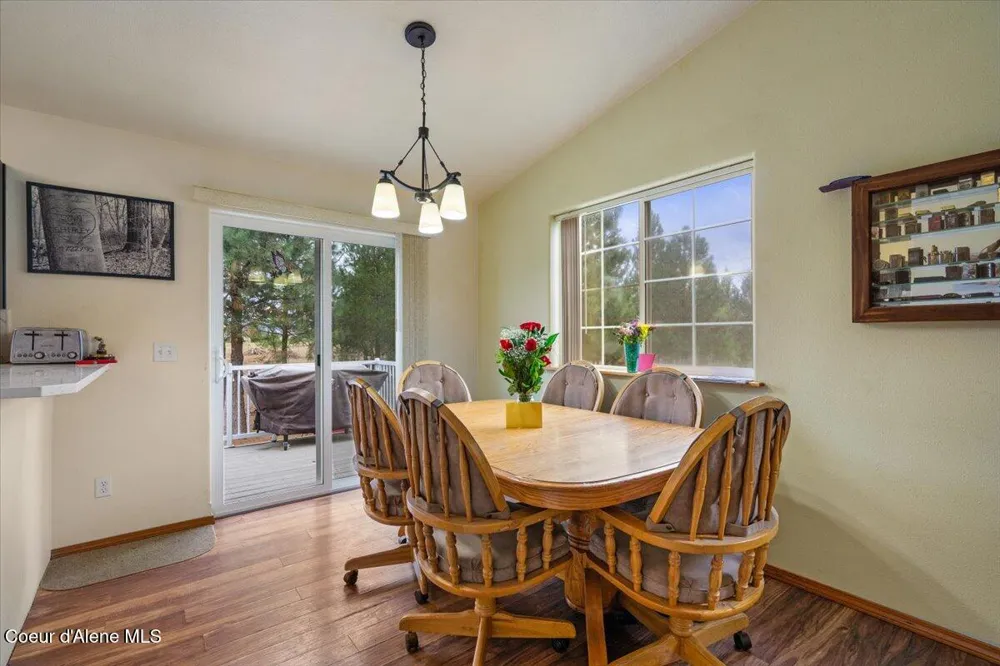 811 E Seasons Road Athol, ID 83801