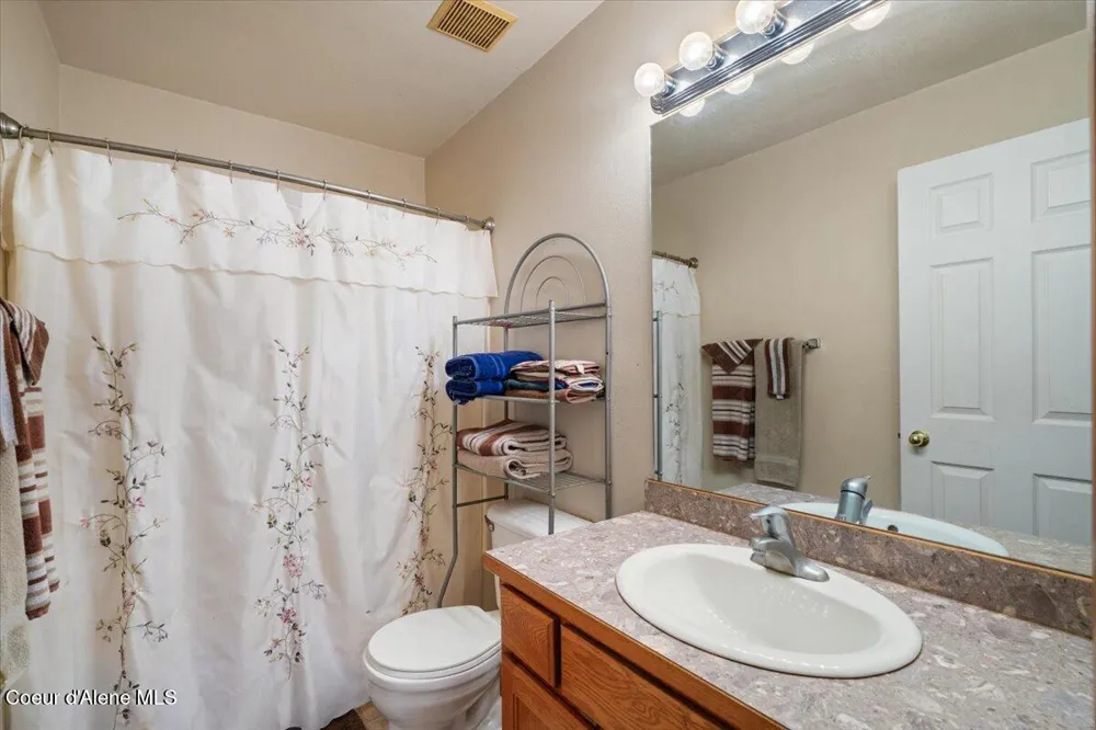 811 E Seasons Road Athol, ID 83801