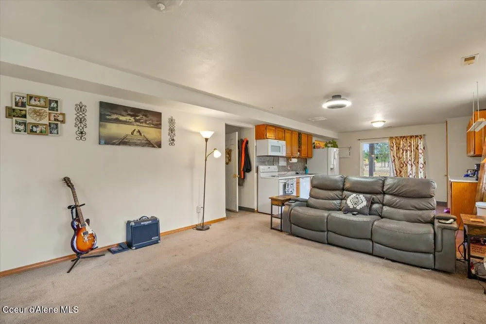 811 E Seasons Road Athol, ID 83801