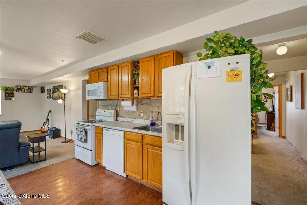 811 E Seasons Road Athol, ID 83801
