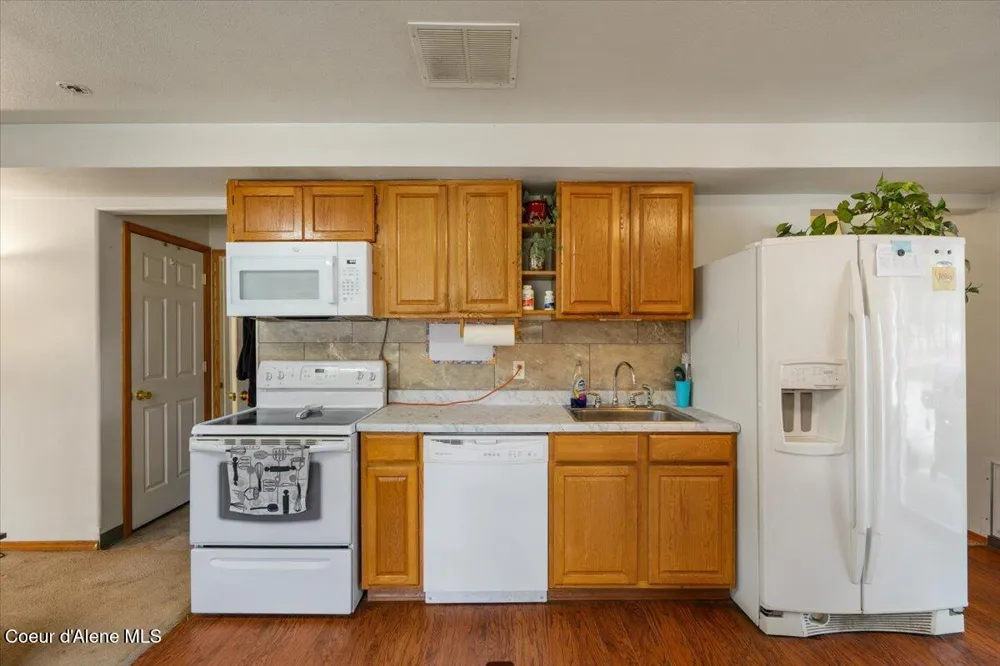 811 E Seasons Road Athol, ID 83801